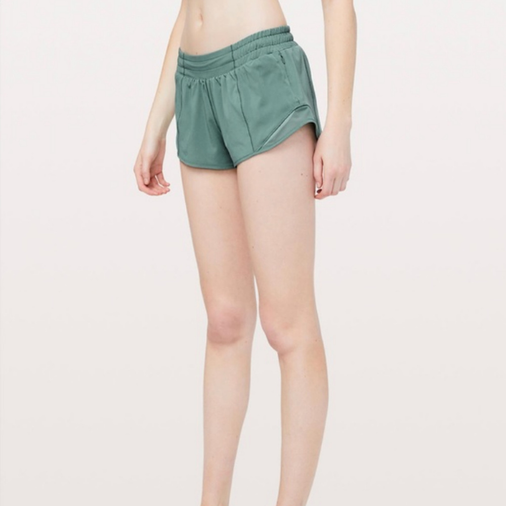 Lululemon Hotty Hot Shorts (2.5) - Size 4 - Jade